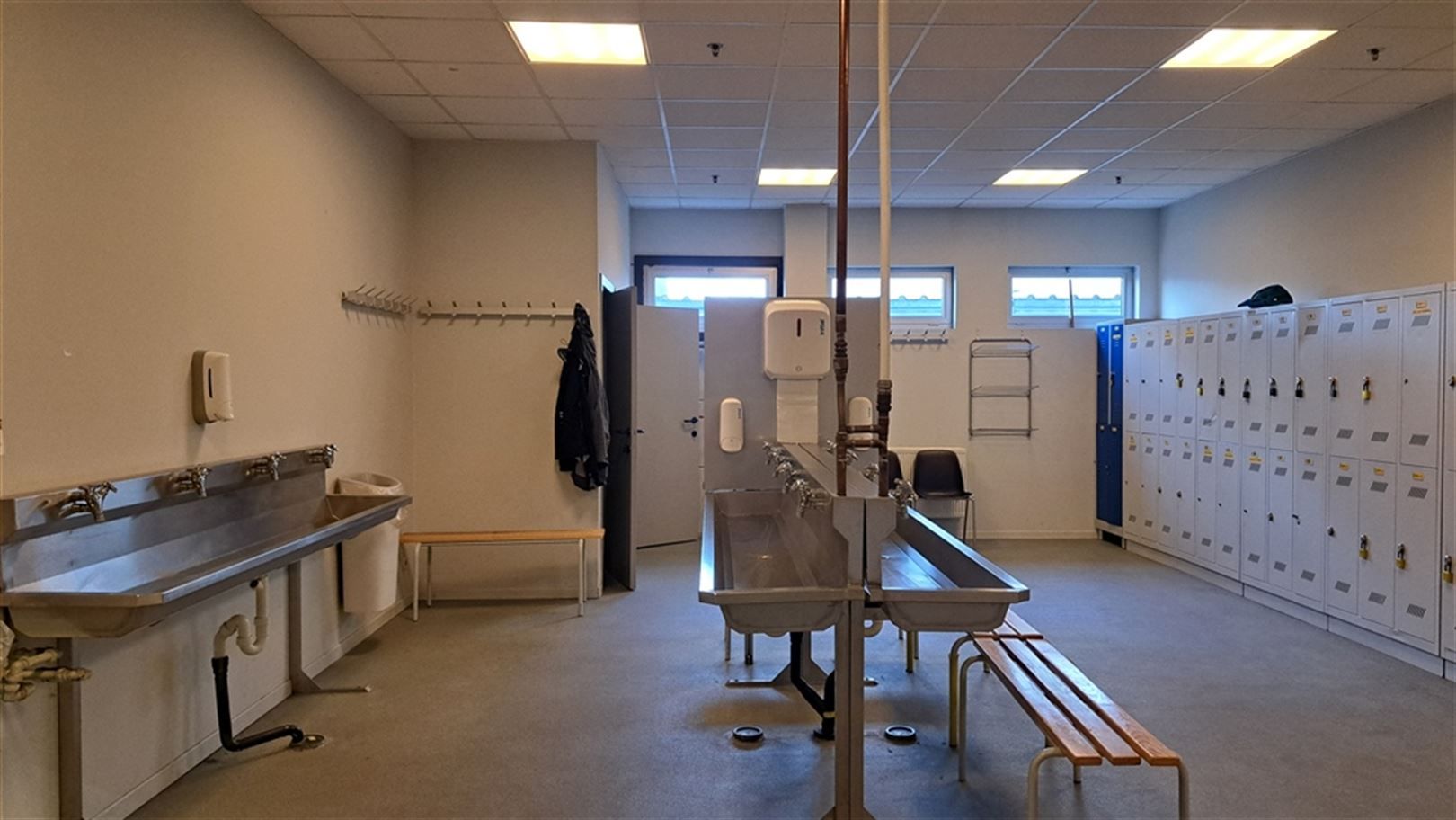 Logistieke unit + kantoren te Zele foto 31