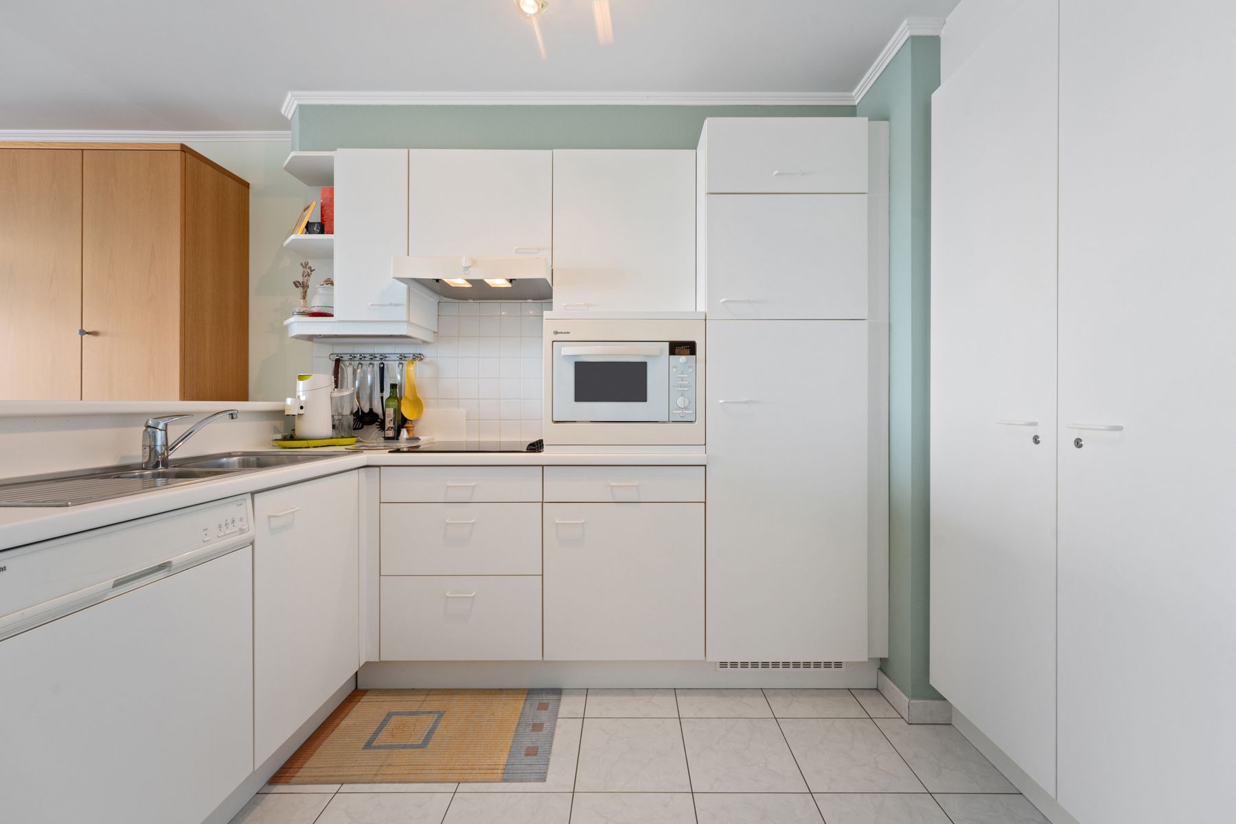 Verzorgd appartement met zonneterras en zijdelings zeezicht foto 6