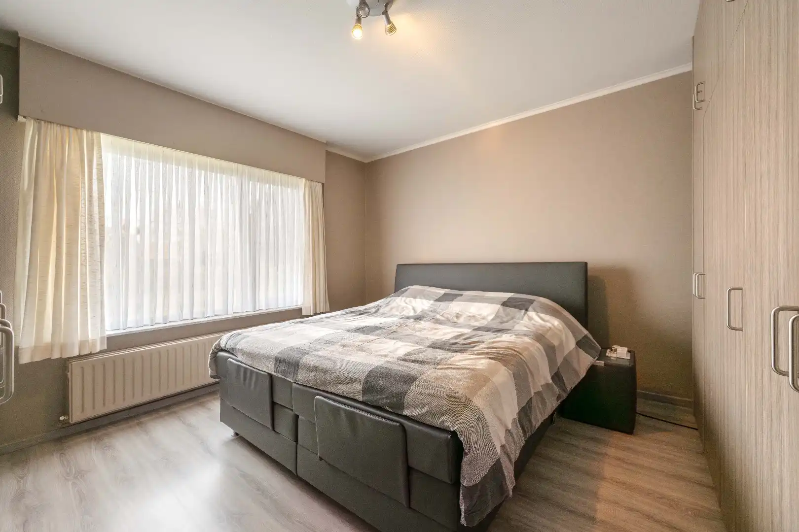 ALLEENSTAANDE WONING OP 1.009 m² MET 3 SLPKS EN TUIN  foto 12