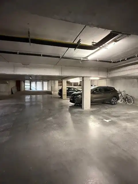 Overdekte staanplaats in Residentie Hofstede te Emelgem. foto 3