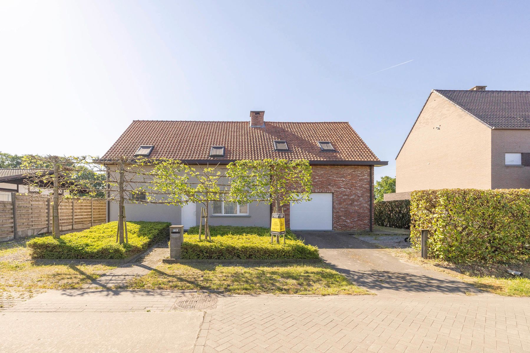 OB met 4 slpk, 2 bdk en mooie tuin I praktijkmogelijkheden foto {{pictureIndex}}