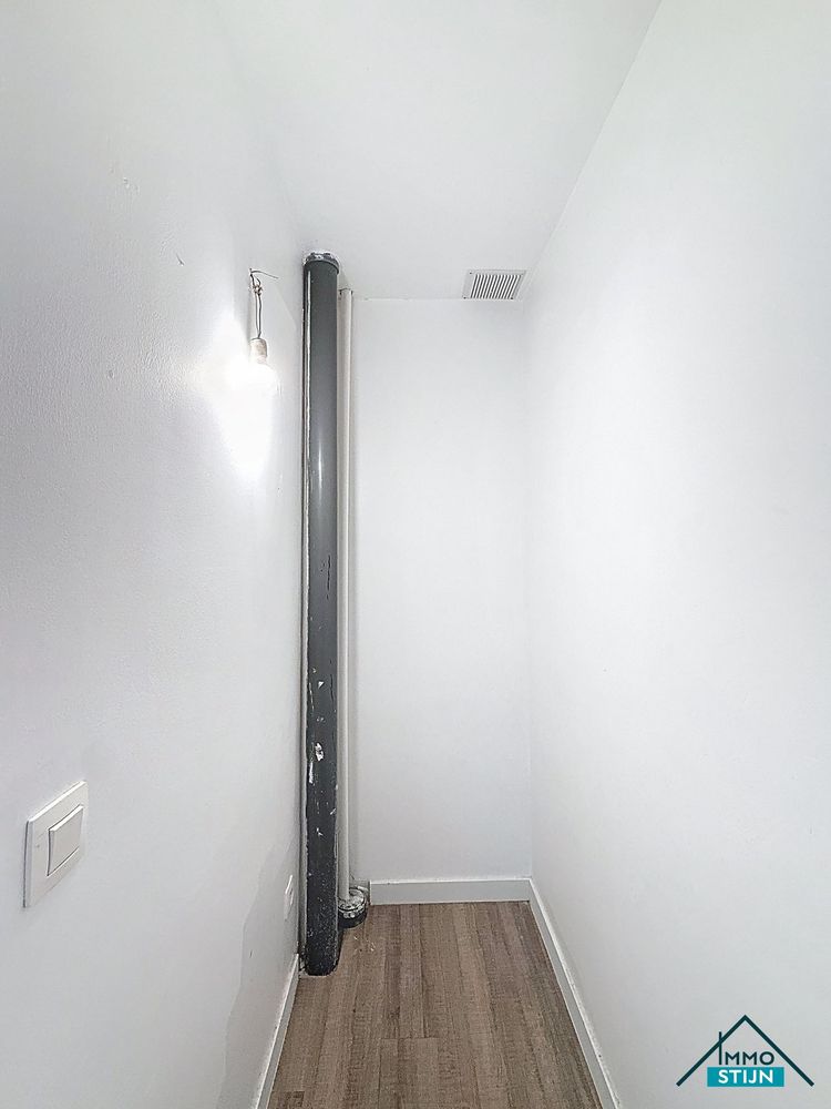 Gerenoveerd appartement met 2 slaapkamers foto 10