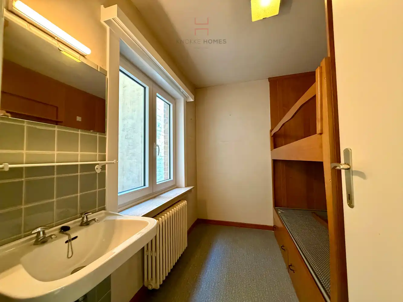 Ruim vier-slaapkamerappartement met prachtig frontaal zeezicht foto 8