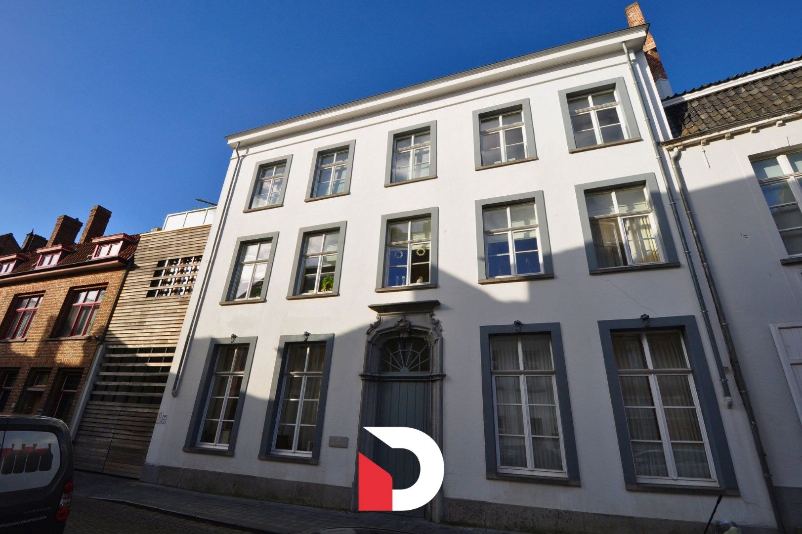 Ruim en instapklaar appartement met 2 slaapkamers, parking op een rustige groene omgeving te Brugge foto {{pictureIndex}}