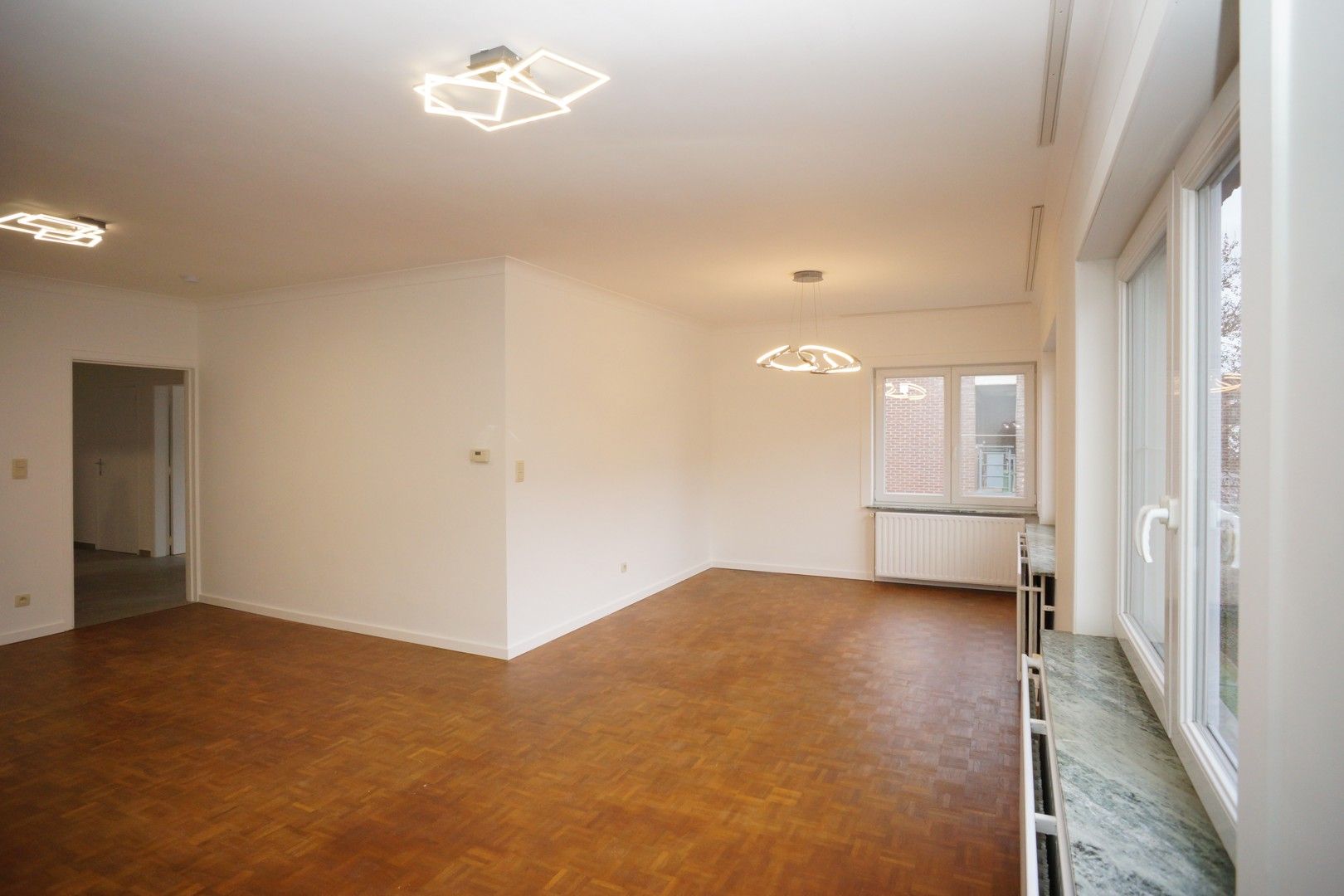 Gerenoveerd appartement met 3 slaapkamers foto 2
