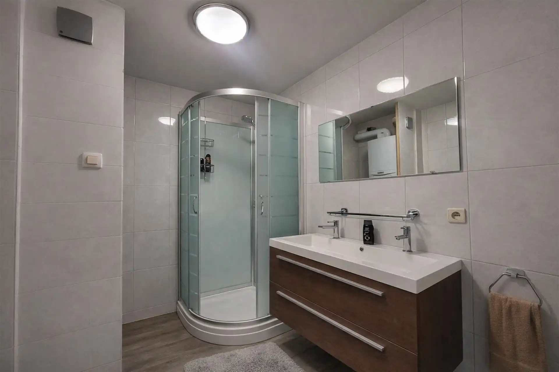 Instapklaar duplex appartement met terras en ondergrondse garage op steenworp van Hasselt centrum foto 10