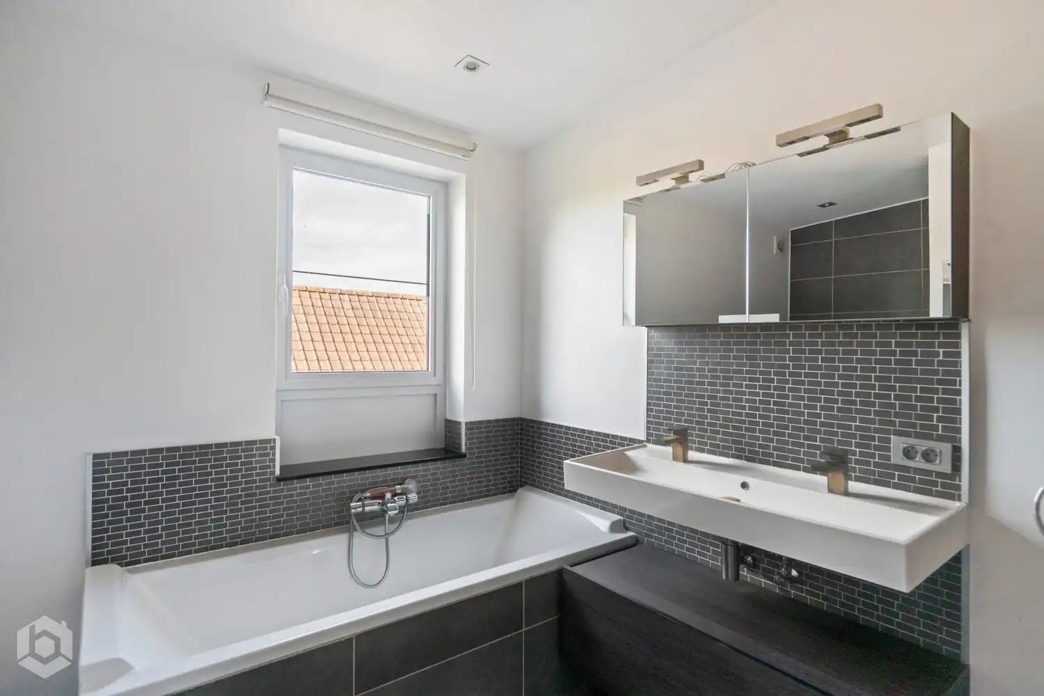 Instapklare woning met 2 slpkrs en ruime tuin te Beerzel foto 18