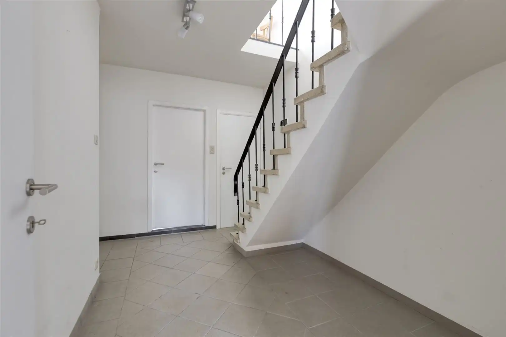 TE KOOP: Duplex-appartement (3slpks) met kantoorruimte of handelsruimte op topligging in Genk! foto 3