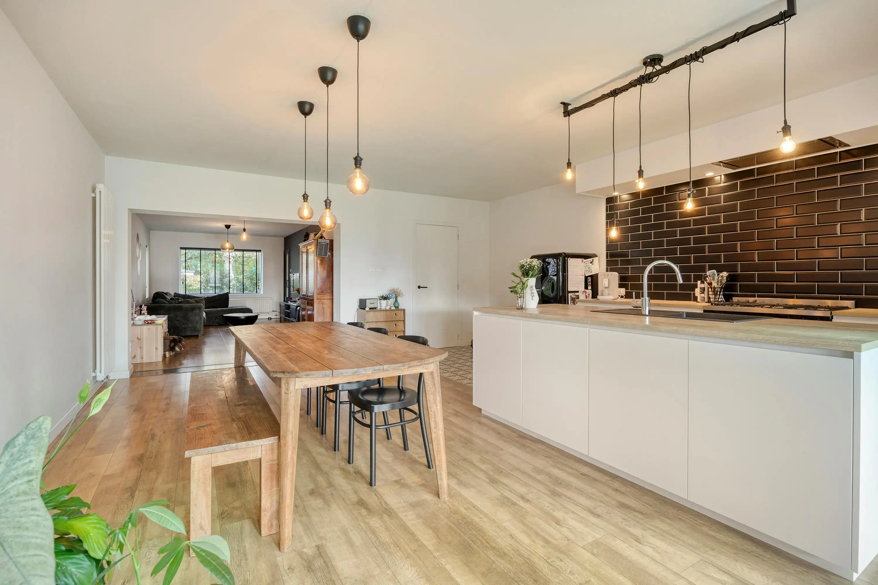 Gerenoveerde halfopen woning met tuin te koop in Gooreind! foto 10
