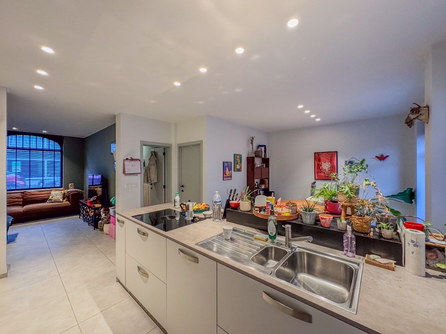 Woning met 3 slaapkamers, garage en gezellig stadstuintje met berging. foto 3