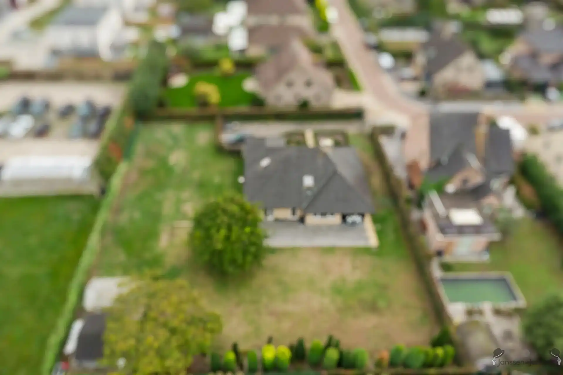 Rustig gelegen bungalow op 1600m² terrein  foto 3