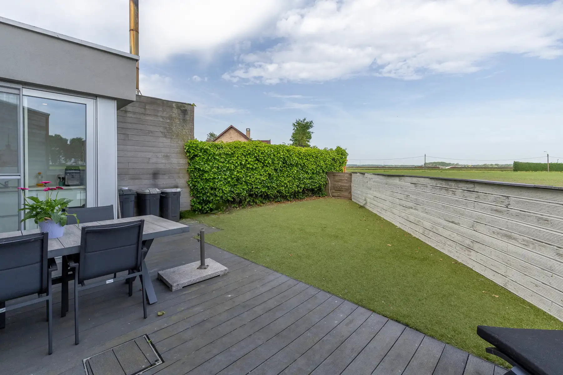 Toffe woning met 2 slaapkamers, bureau en garage foto 3
