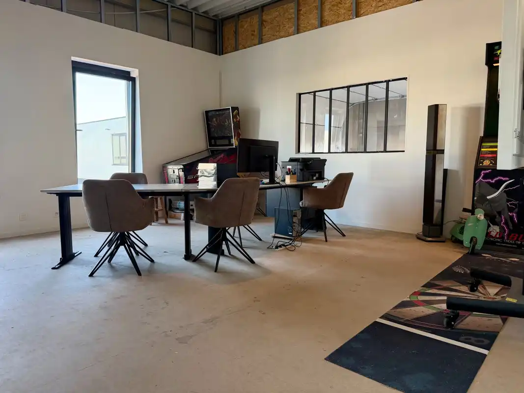 KMO Unit voorzien van kitchenette, sanitair & kantoorruimte met 2 parkeerplaatsen foto 14