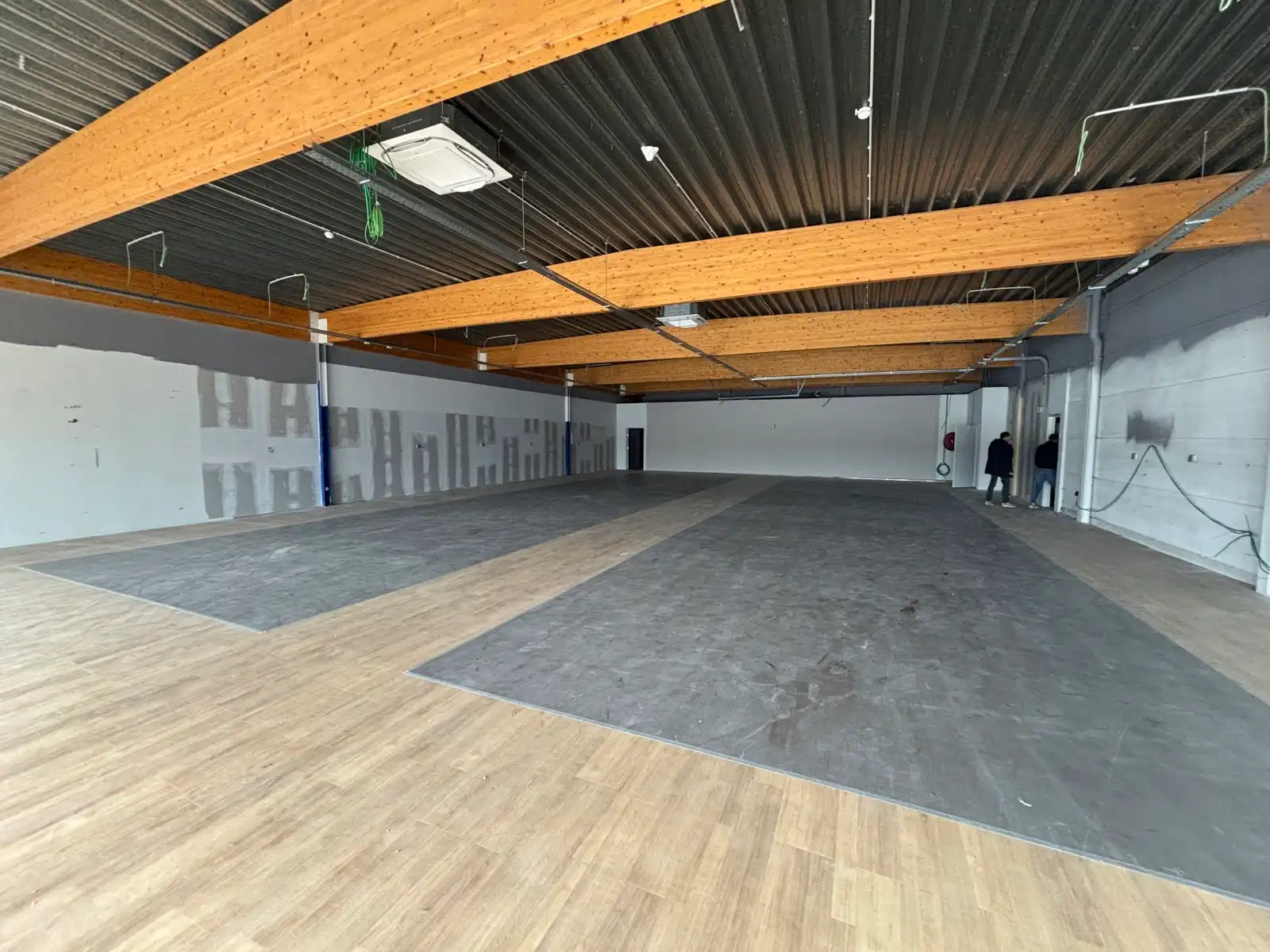 Baanwinkel 431 m² te huur – Roeselare foto 2
