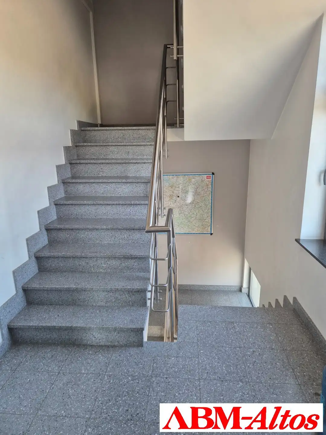 Kantoorgebouw van ca 340m2  te koop foto 3