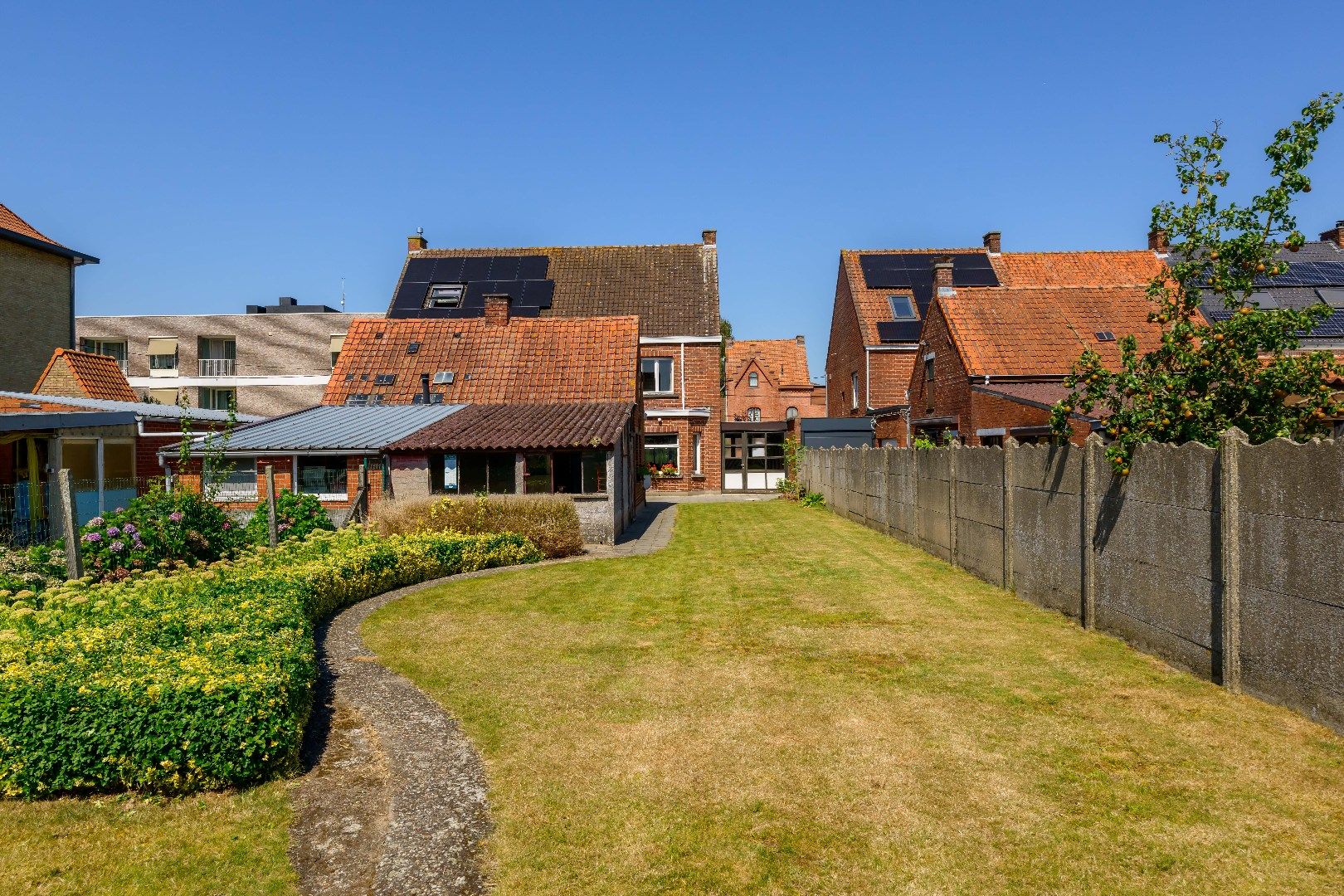 GEZINSWONING OP 696 m² IN HARTJE ZWEVEZELE | 3 SLPKS | TUIN foto 23