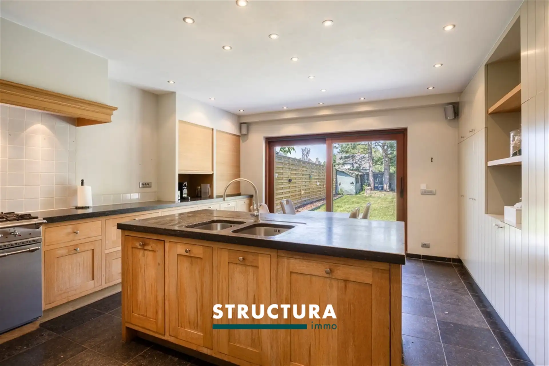 Prachtige woning met ruime loods foto 12