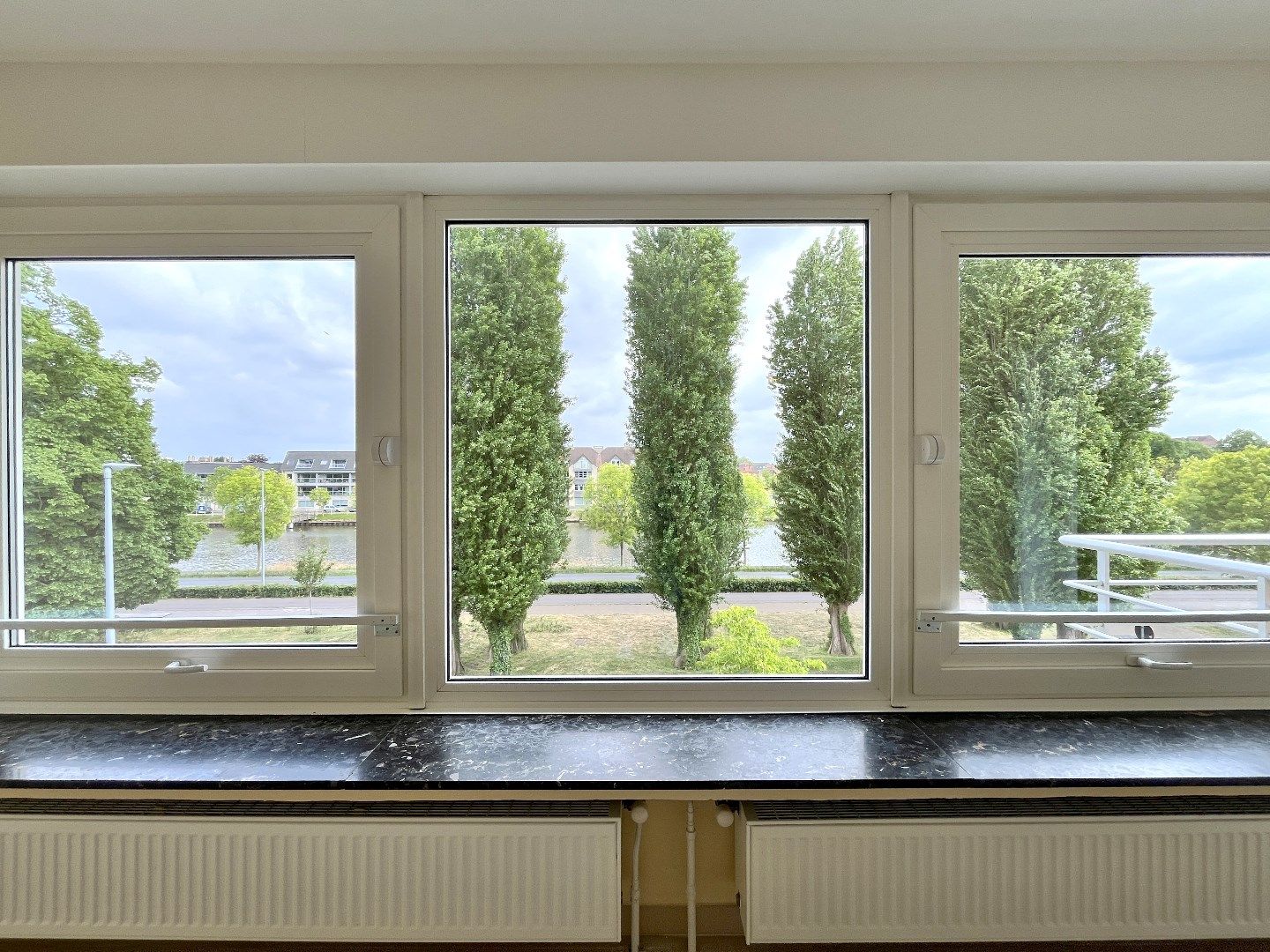 Lichtrijk 3-slpkr appartement met garage foto 6