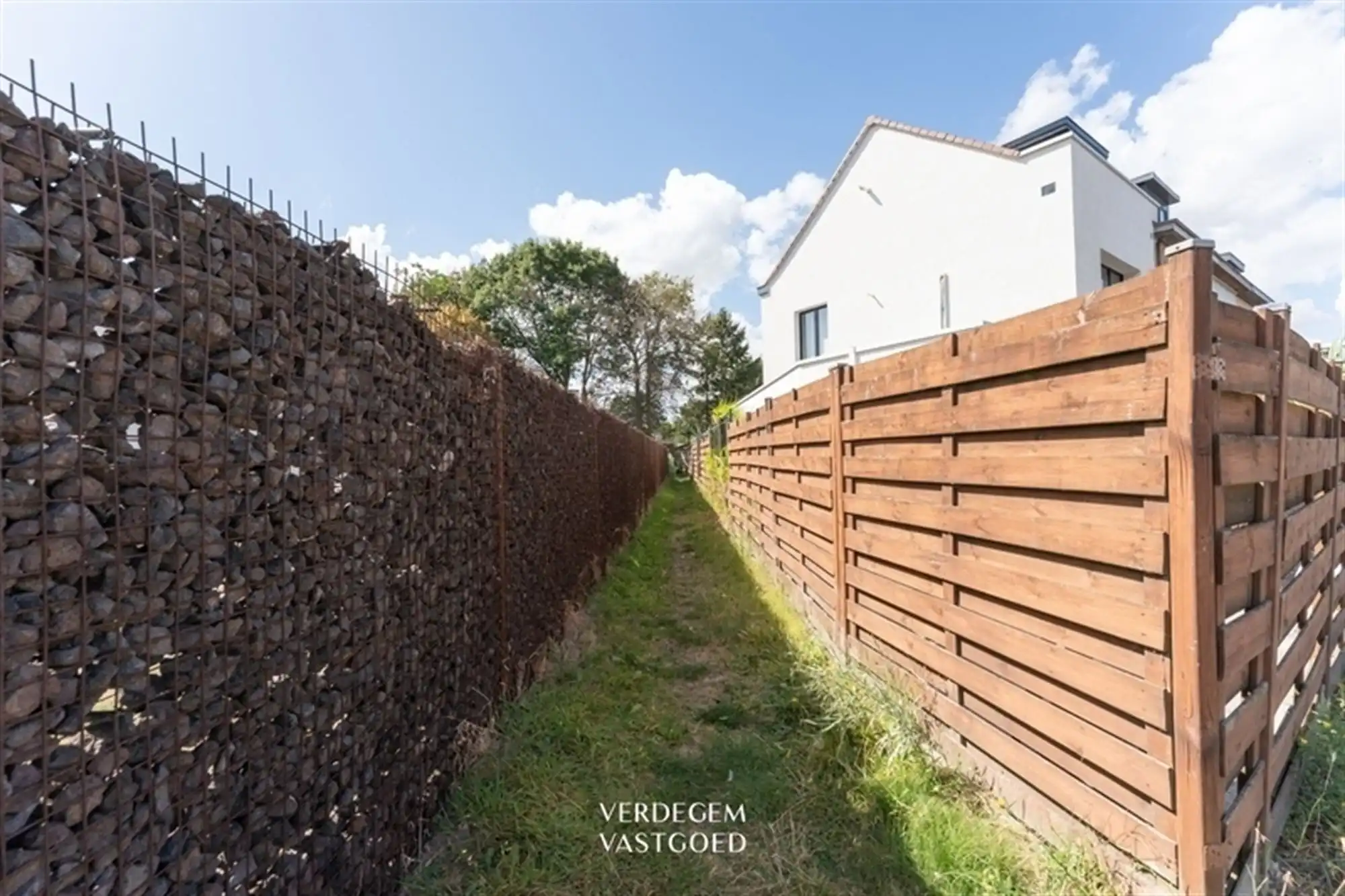 Zeer bereikbare gezinswoning met 4 slaapkamers en paadje naar zonnige tuin foto 16