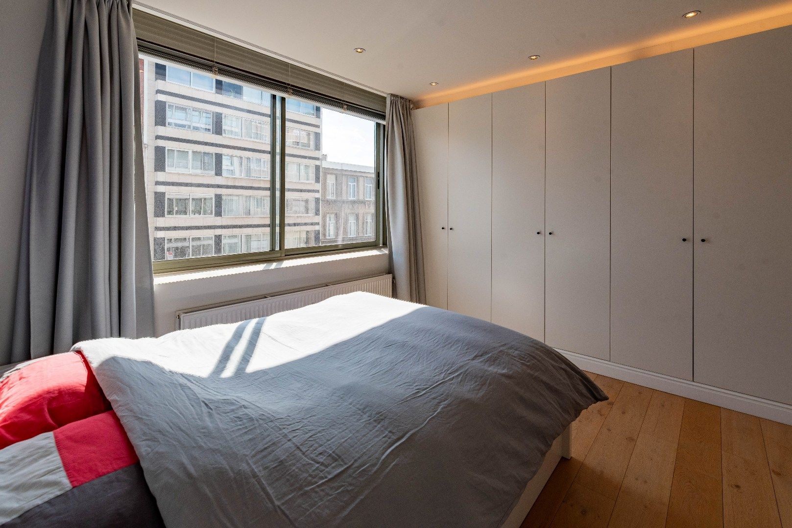 Prachtig gemeubeld appartement met autostaanplaats foto 8
