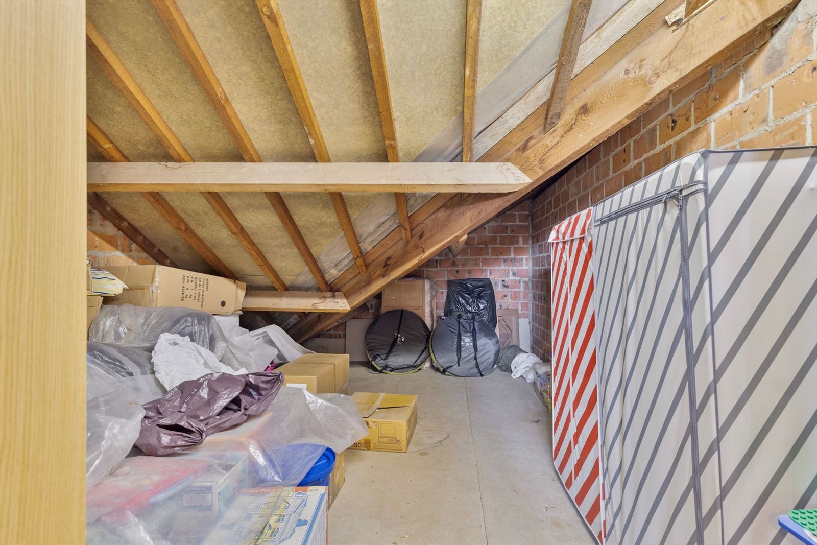 Ruime 3 gevel met 4 slaapkamers foto 22