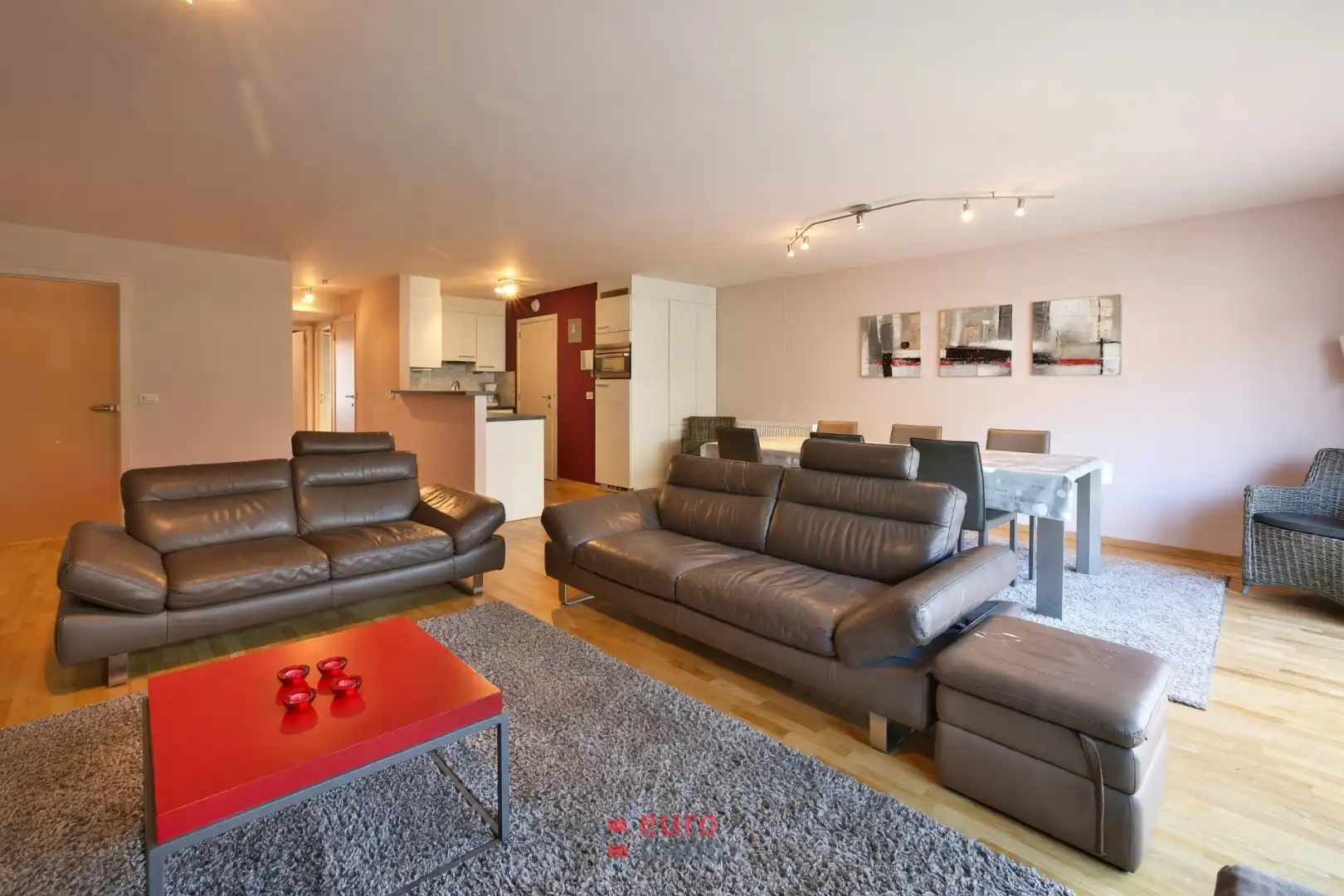 Vastgoedklepper in onze bruisende winkelstraat! foto 5