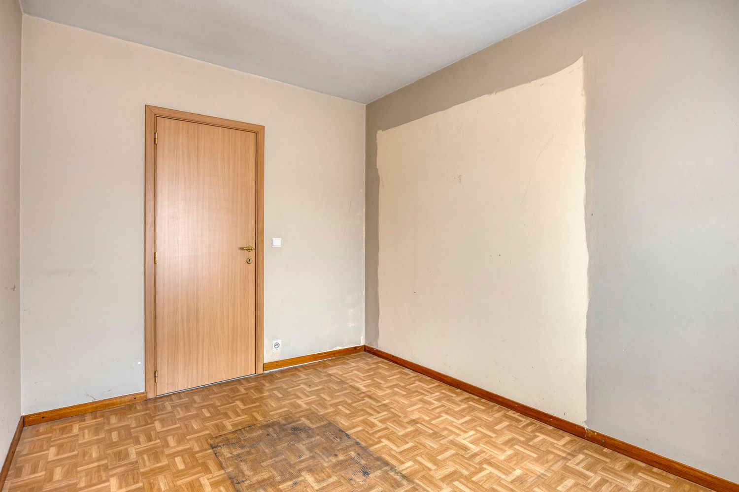 GELIJKVLOERS APPARTEMENT MET 3 SLAAPKAMERS EN INPANDIGE GARAGE TE HALEN! foto 17