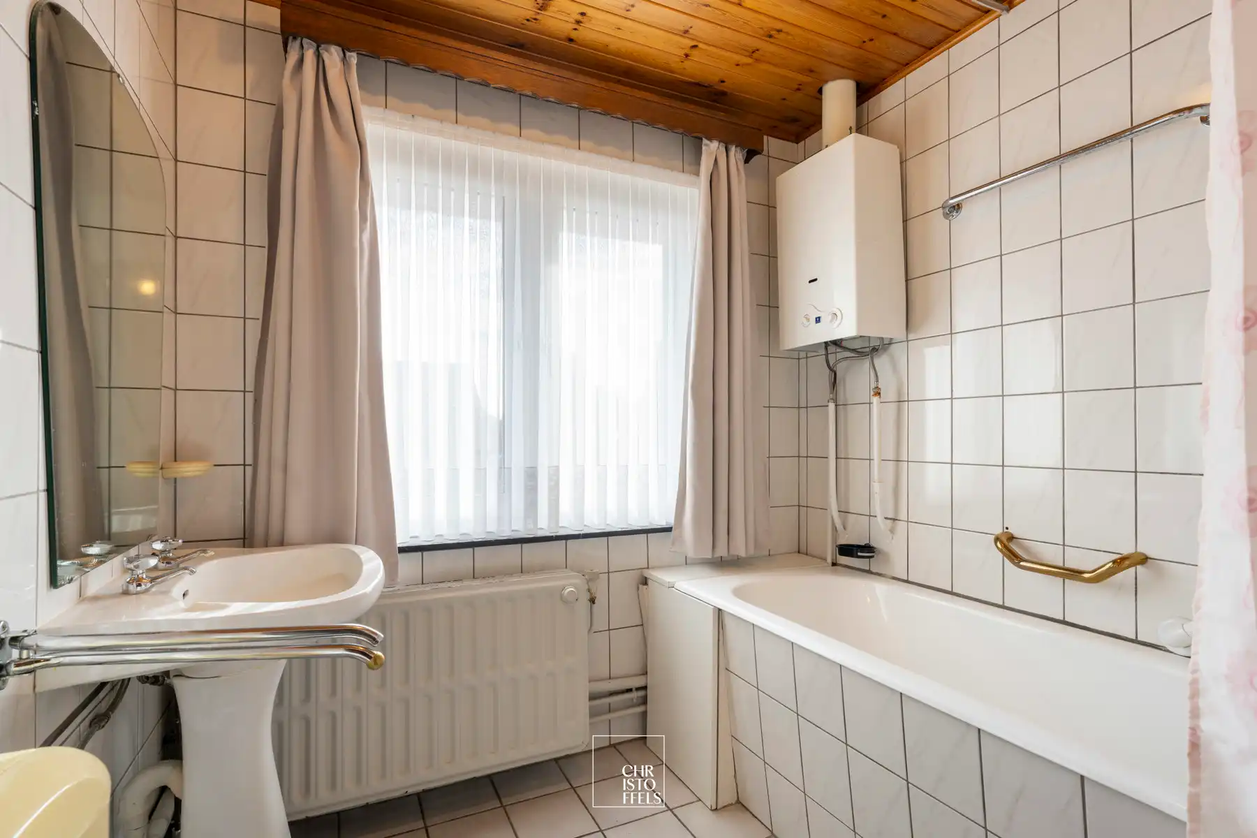 Te renoveren woning (199m²) in een rustige woonomgeving te Lanaken! foto 27