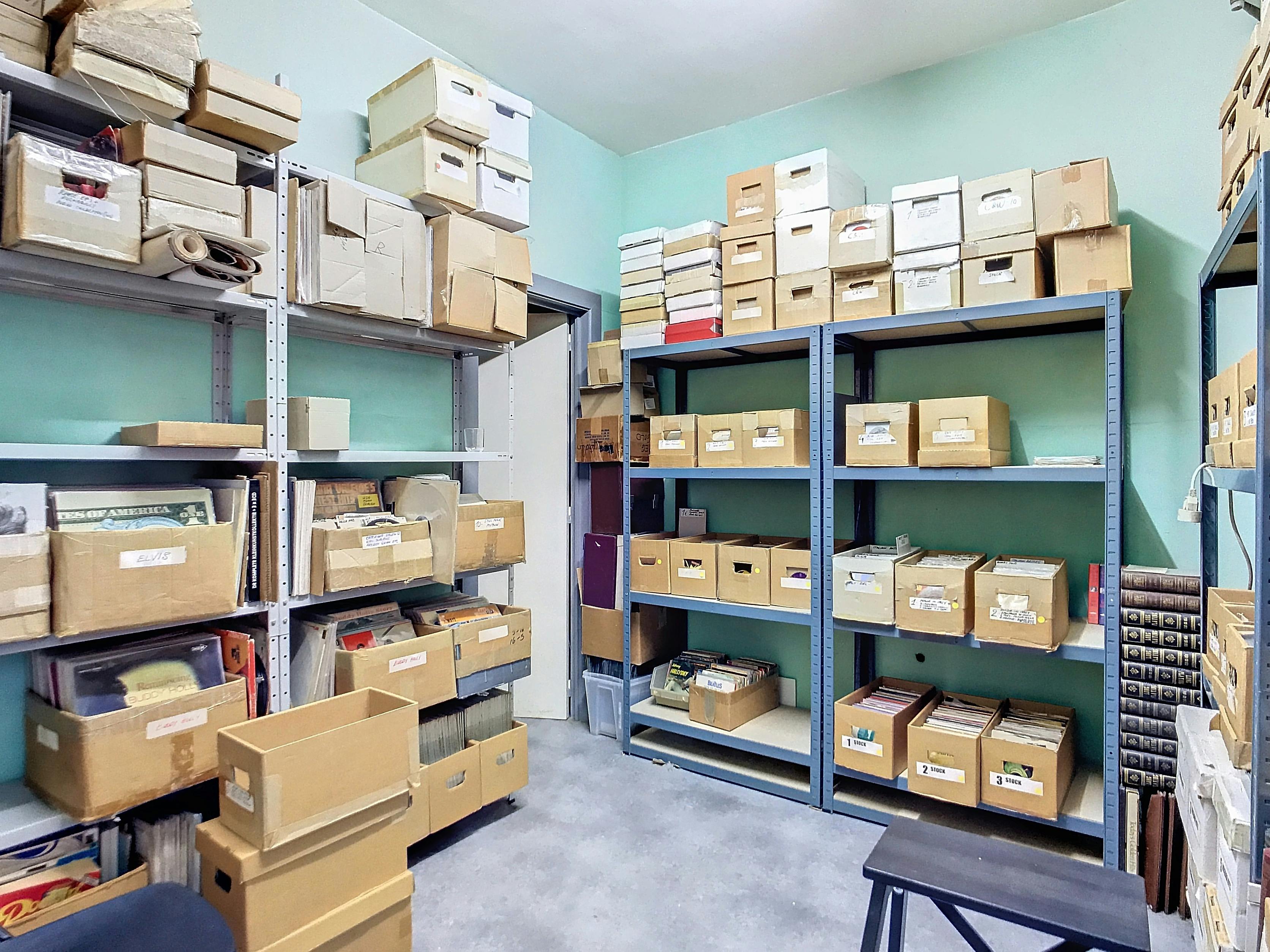 Te renoveren winkel of woning foto 5