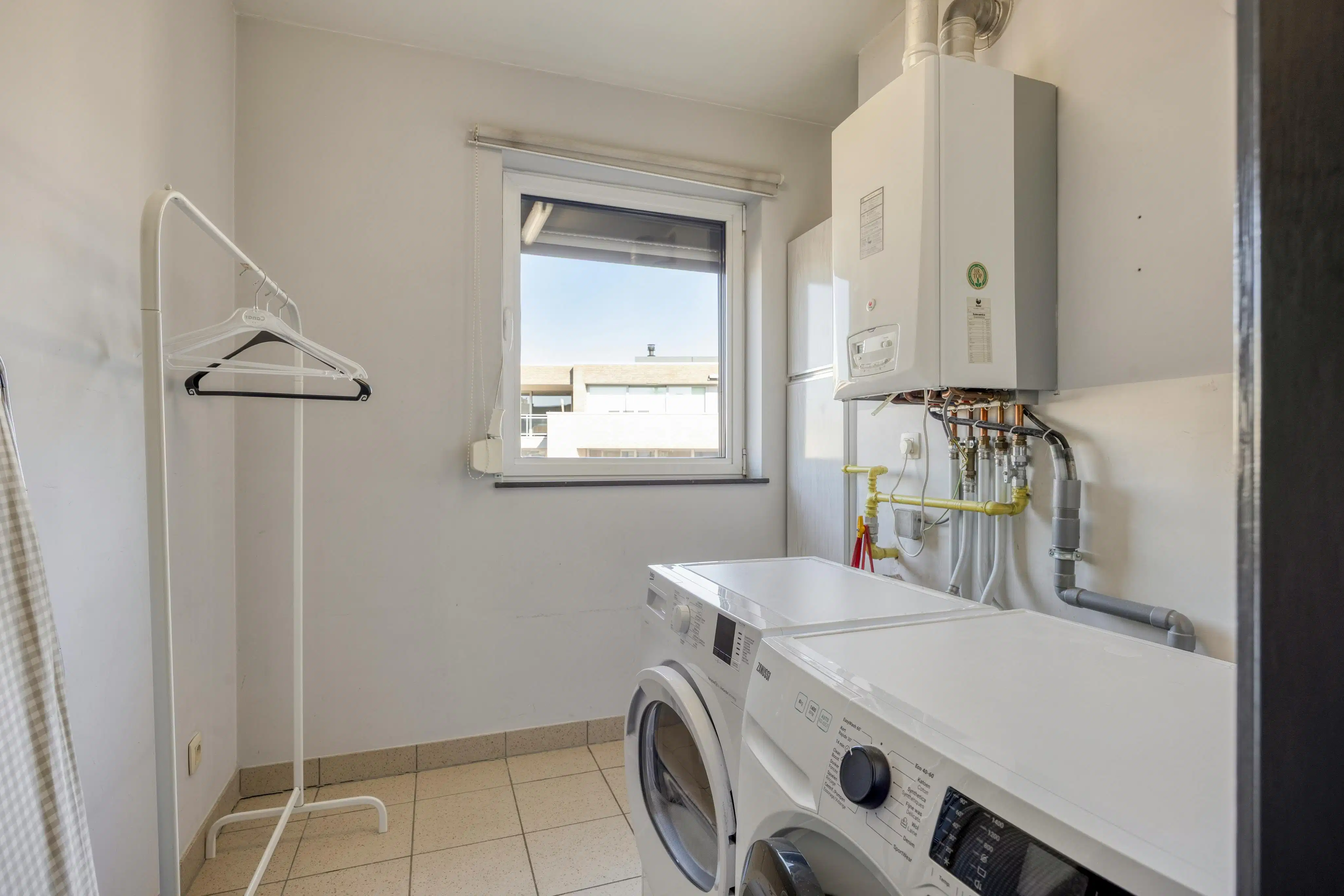 Goed onderhouden, ruim appartement te koop in centrum Maaseik foto 15