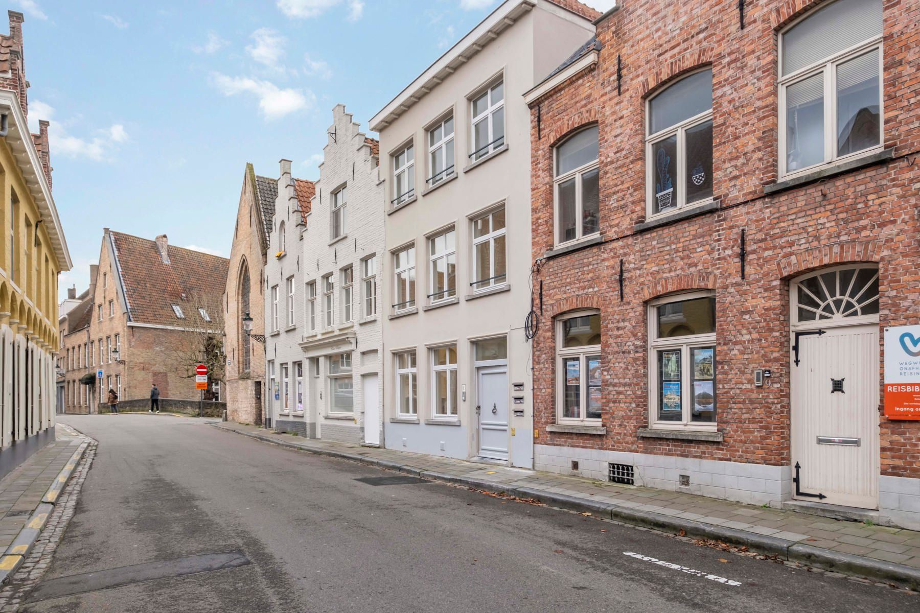 Grondig gerenoveerde duplex in hartje Brugge foto 9