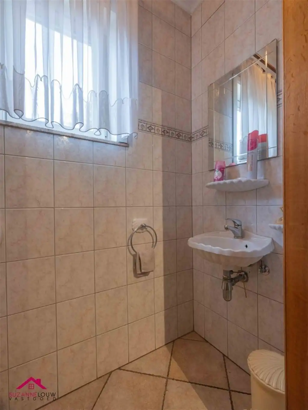 Riante vrijstaande woning met praktijkruimte foto 10