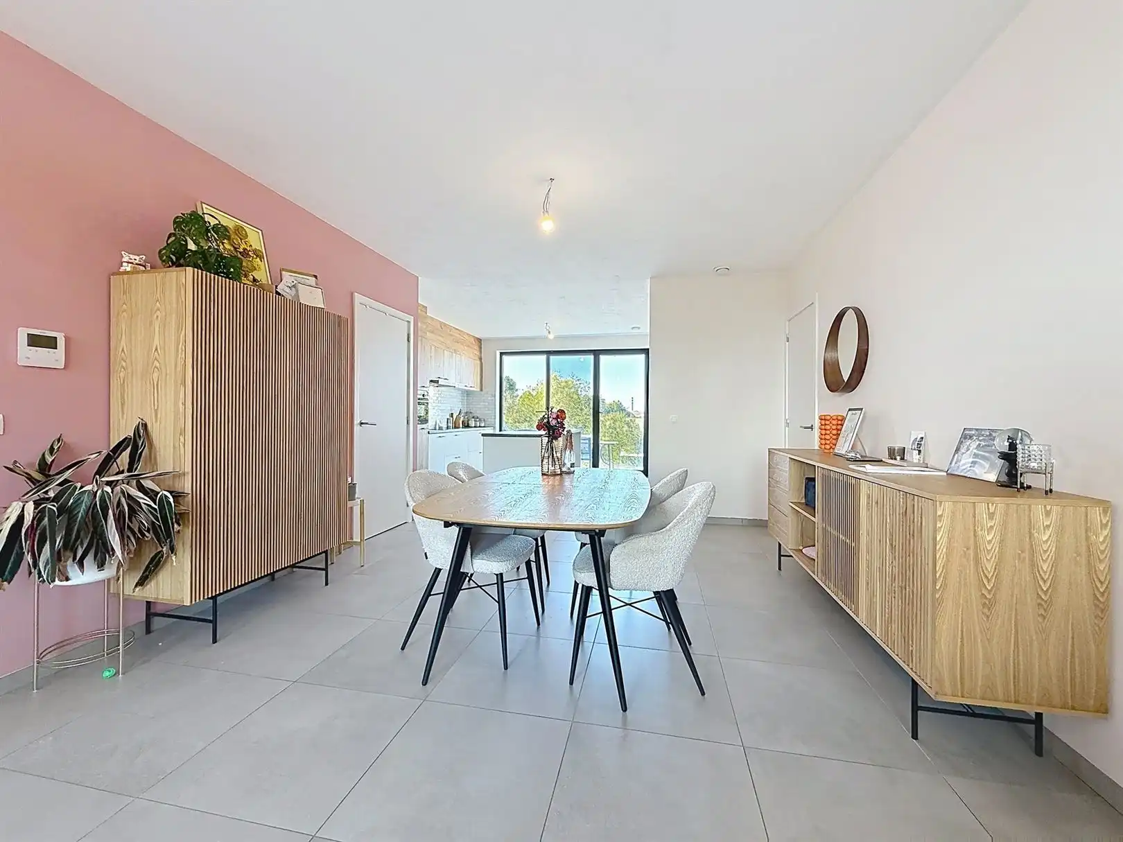 Appartement met 2 slpks, terras, autostaanplaats foto 13