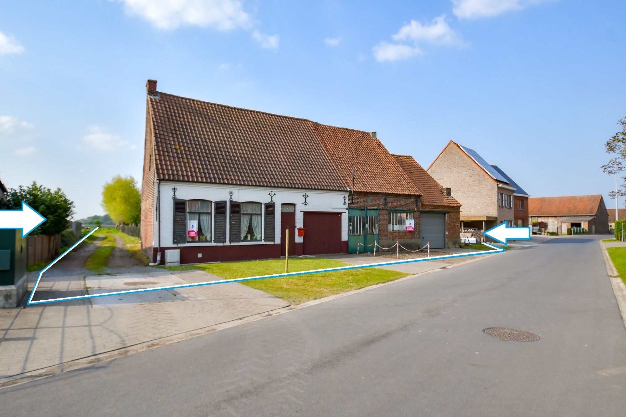 Hoofdfoto van de publicatie: UITERST LANDELIJK EN IDYLLISCH GELEGEN VOLLEDIG TE RENOVEREN WONING met LOODS