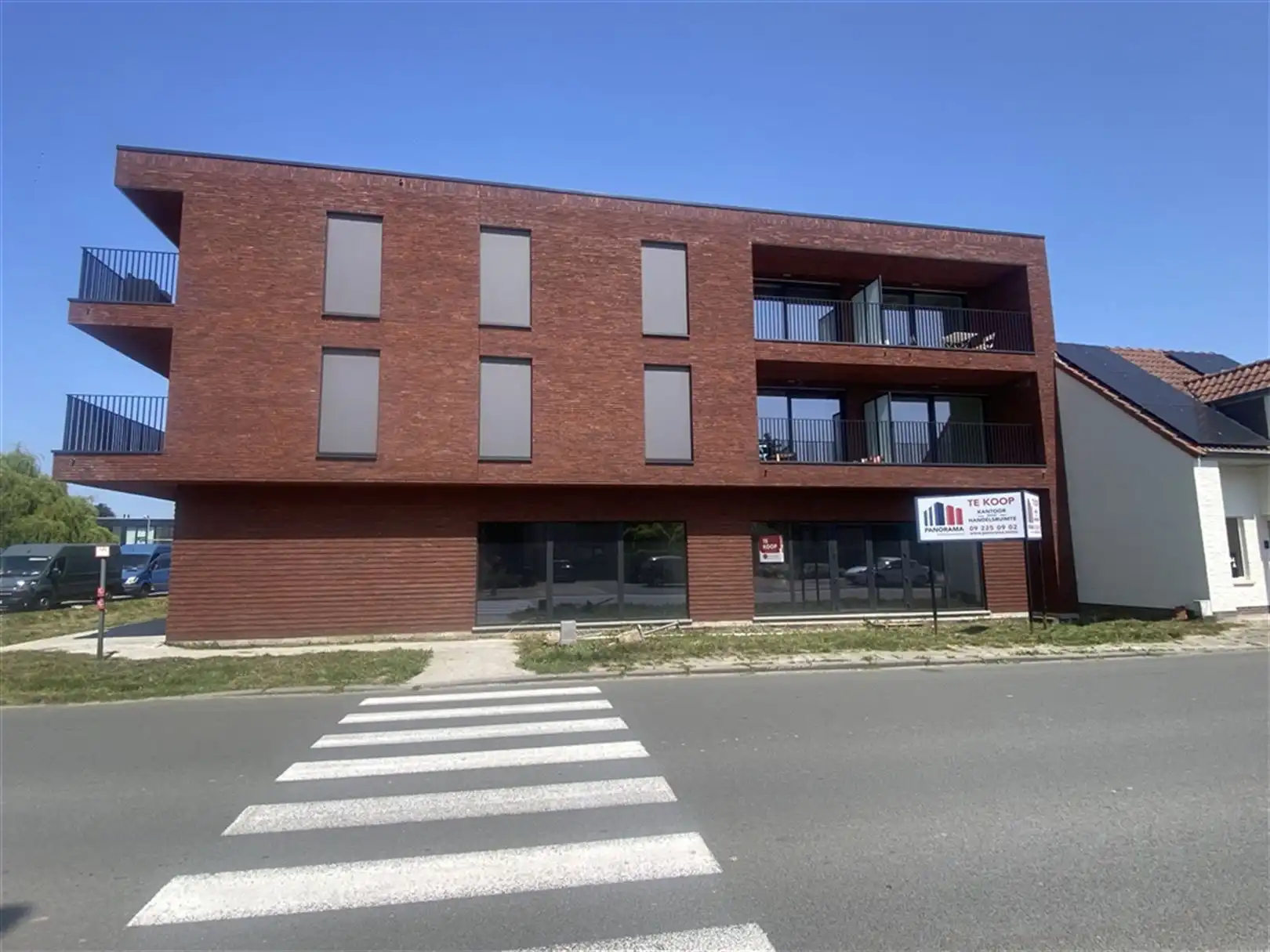 Nieuwbouw kantoren/handelsruimten vlakbij E40 foto 2