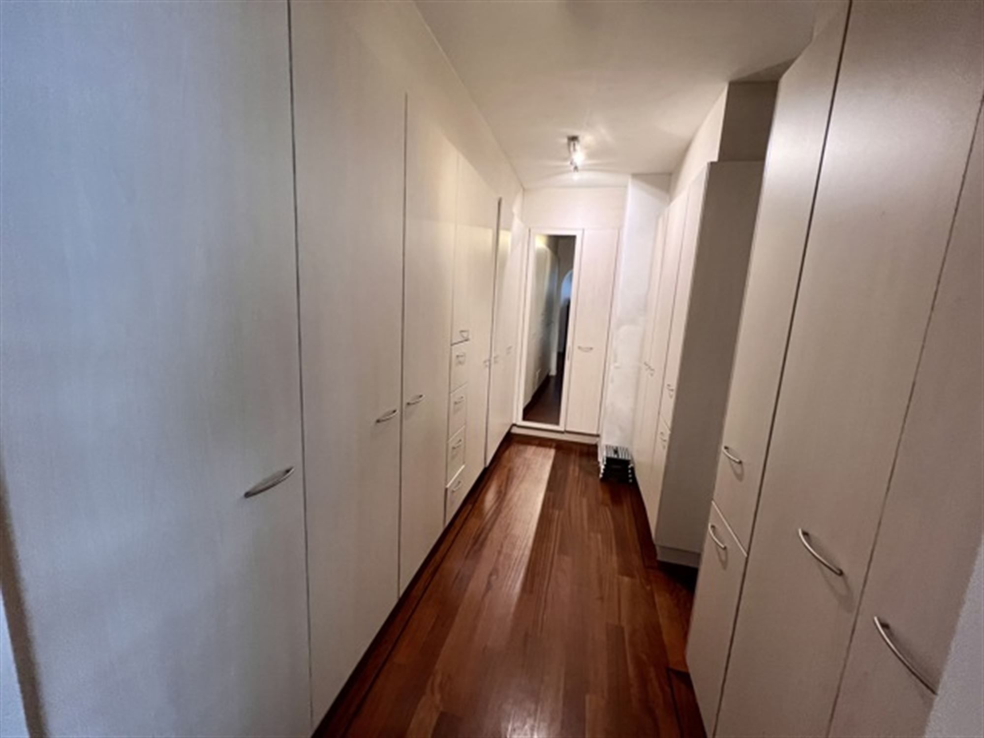 Villa met binnen en buitenzwembad foto 17