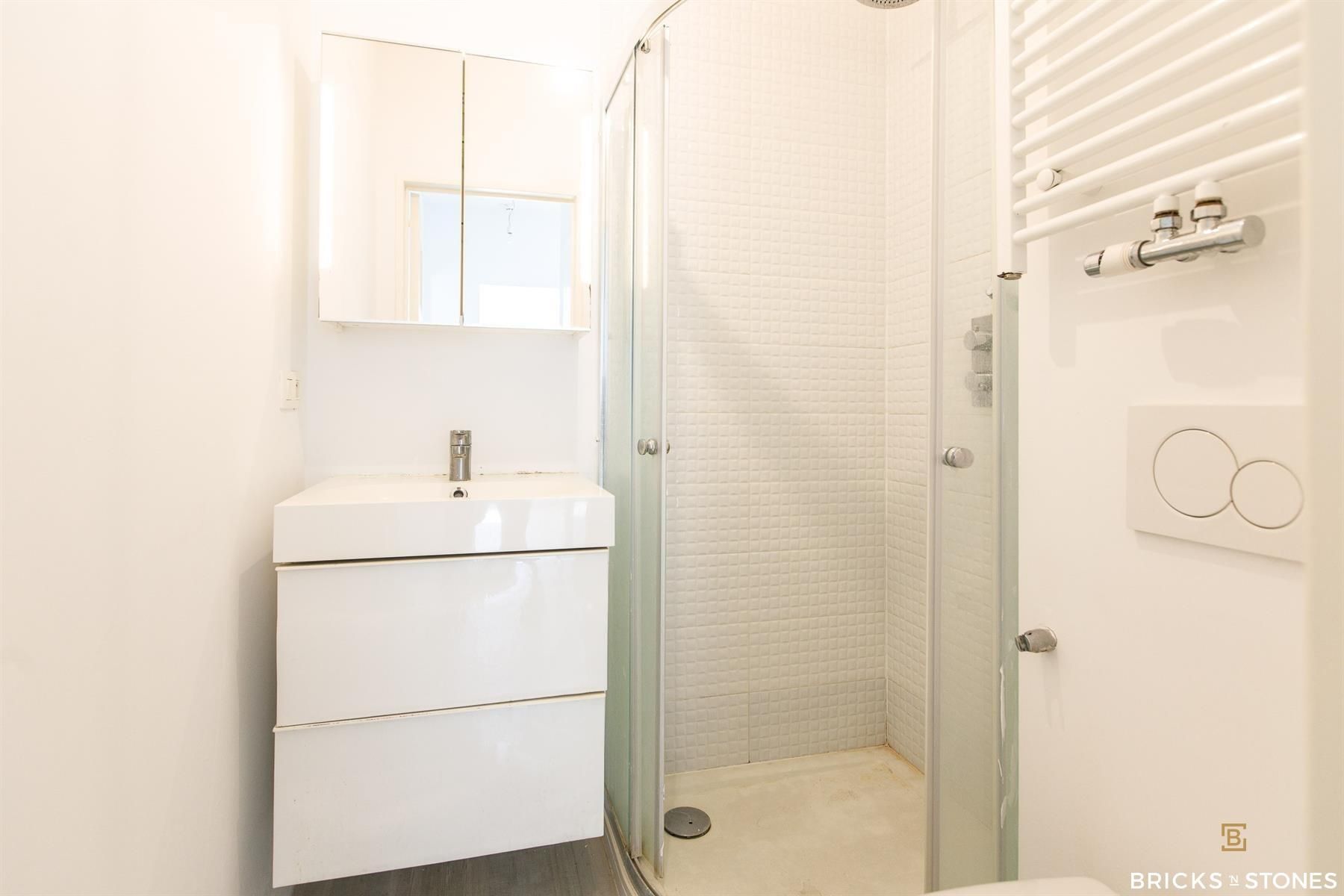 Vernieuwd appartement met terras foto 9