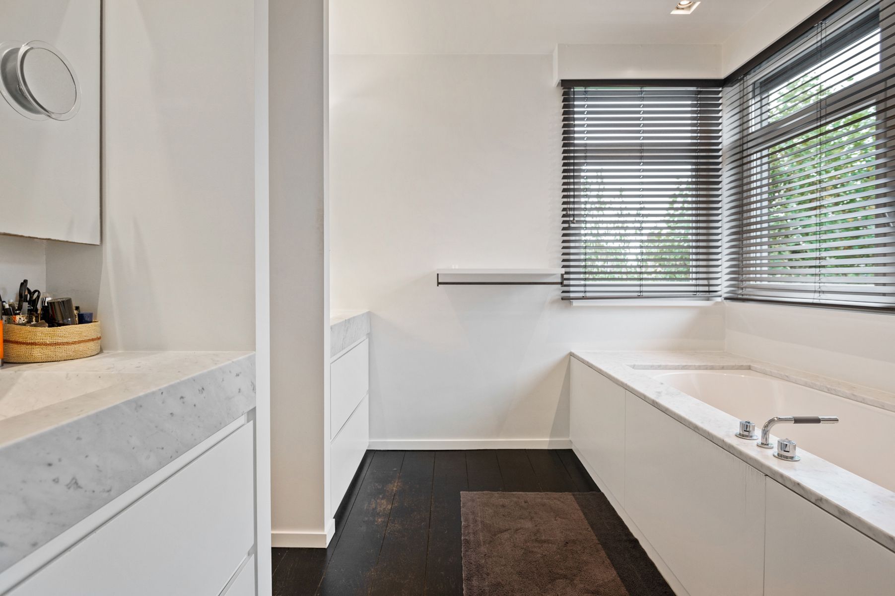 High-end afgewerkte praktijkvilla in het centrum foto 15