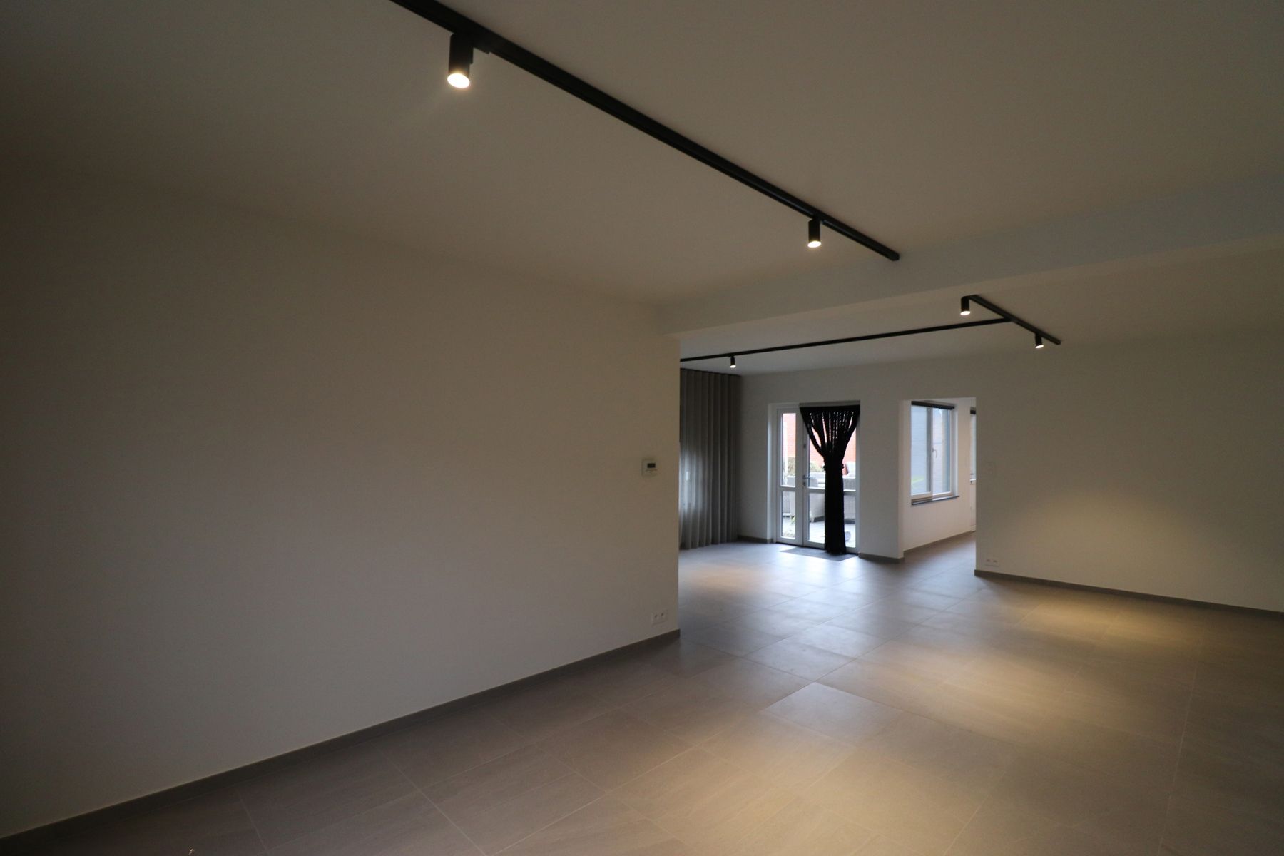 Een recent gerenoveerde woning met 3 slaapkamers, terras en garage. foto 5