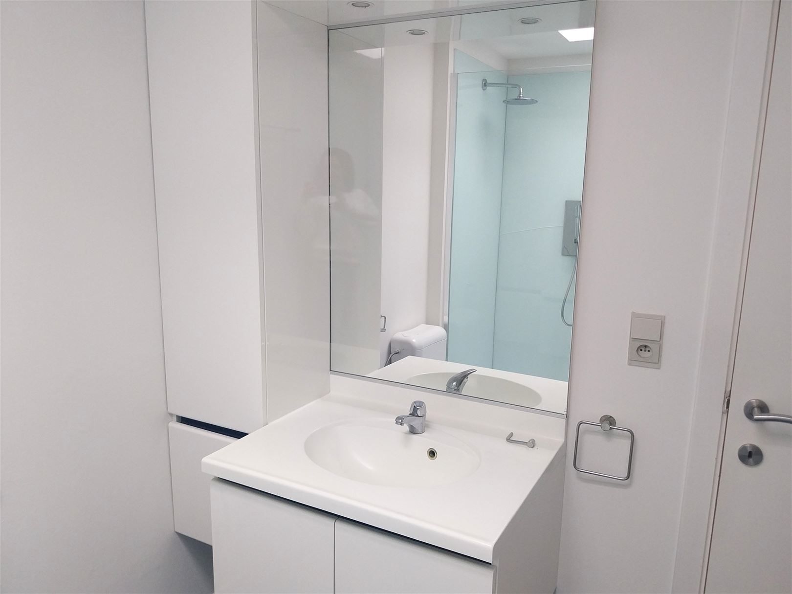 TE HUUR: Ruim appartement met 3 slaapkamers te Genk! foto 19