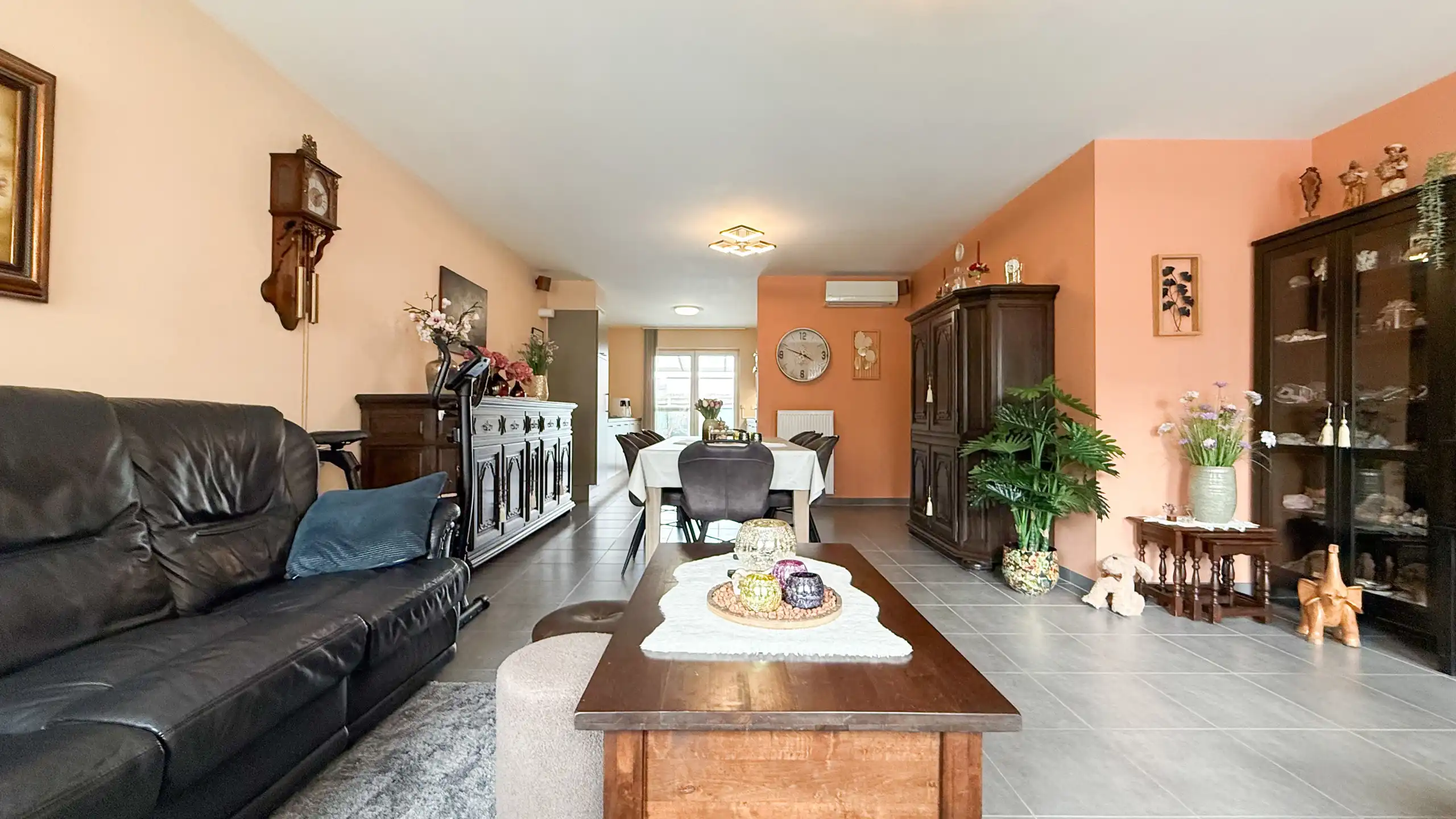 Ruim gelijkvloers appartement met tuin en parking foto 4