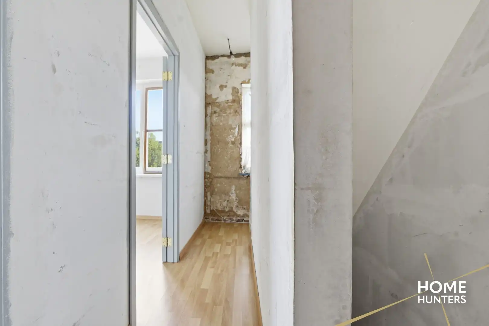 Karaktervolle renovatiekans op topligging in Ieper – 4 slaapkamers, ruime tuin en garage met achteruitgang foto 22