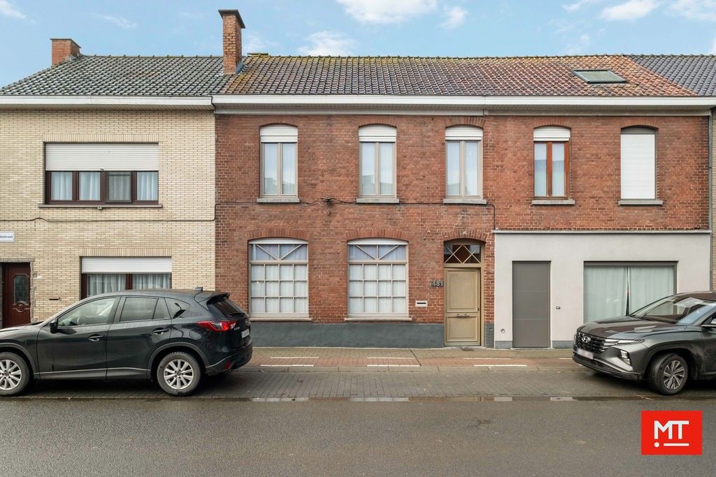 Instapklare woning met 3 slaapkamers, ZW-gerichte tuin en garage/uitweg in Kruiseke foto {{pictureIndex}}