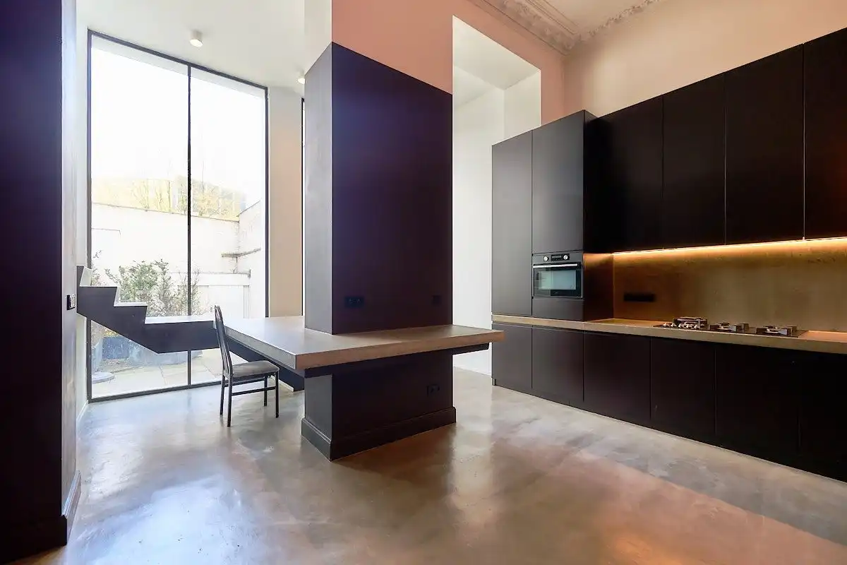 Exceptioneel en luxueus gerenoveerd 19e eeuws appartement midden in de binnenstad. foto 3