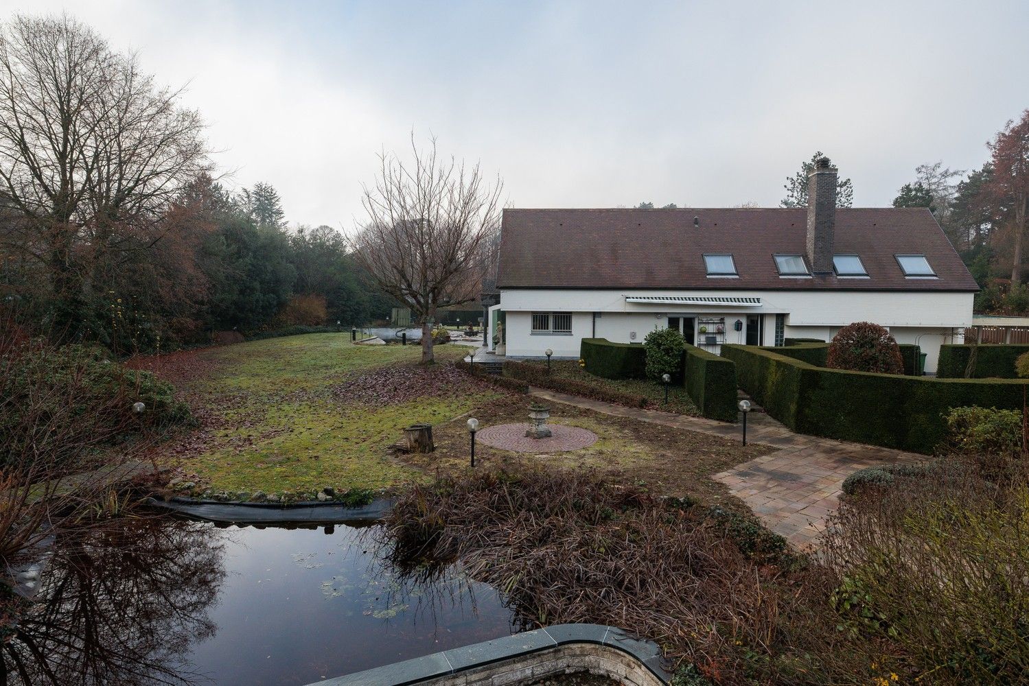 Riante villa op ruim perceel van ca. 3.928m2 foto 3