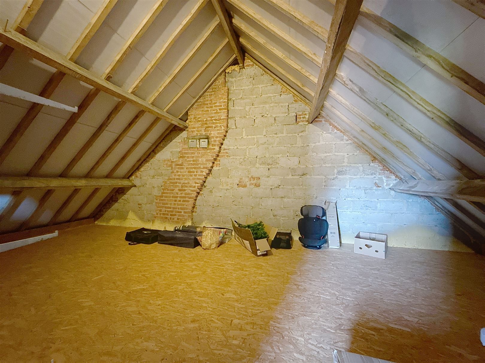 Ruime instapklare HOB, 4 slpks, garages, tuin, 16a 73ca foto 29