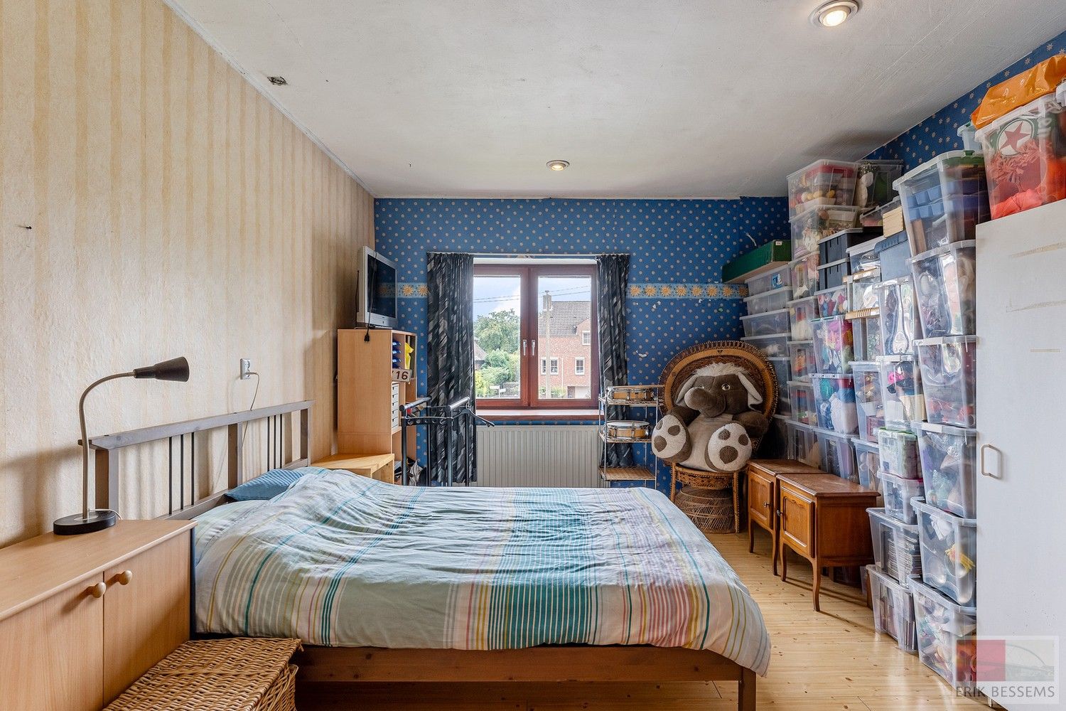 Unieke gesloten bebouwing met veel potentieel, deze ruime woning biedt een indrukwekkende woonoppervlakte van 306 m² foto 14