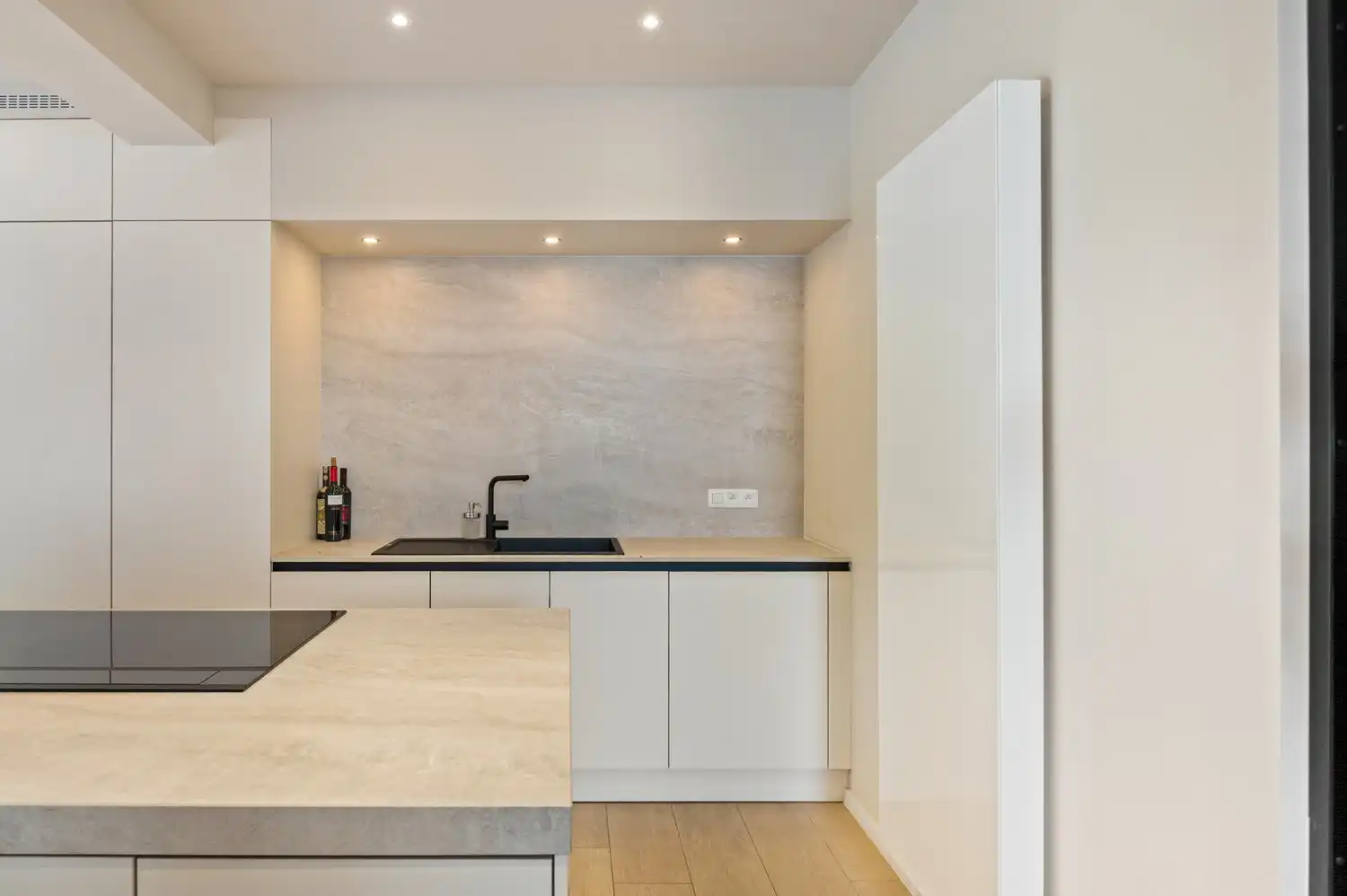 Instapklare woning met 4 slpkrs in hartje Edegem foto 5