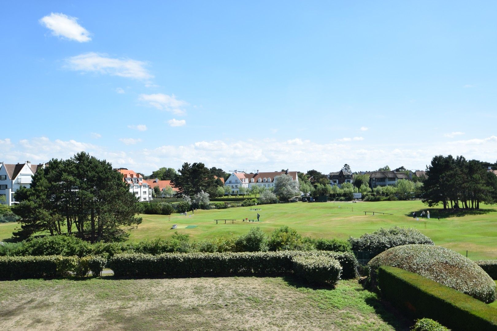 Overname aandelen met in zijn actief een ruim hoekappartement met zicht op de Approach Golf en zuidgerichte terrassen in hartje Zoute. foto 5