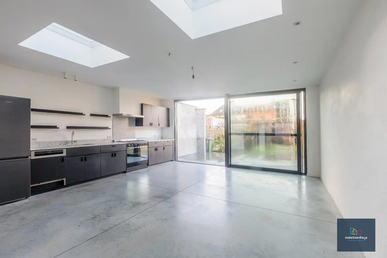 Instapklare eigendom met tuin te Mariakerke foto 3